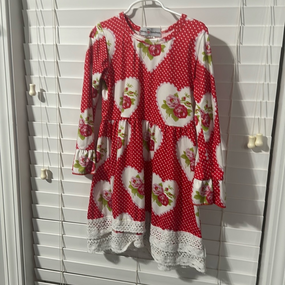 Girls size 5 heart dress with lace accented bottom and ruffle sleeve